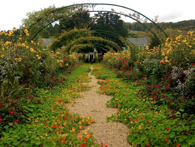 Monet - Garden and Arches