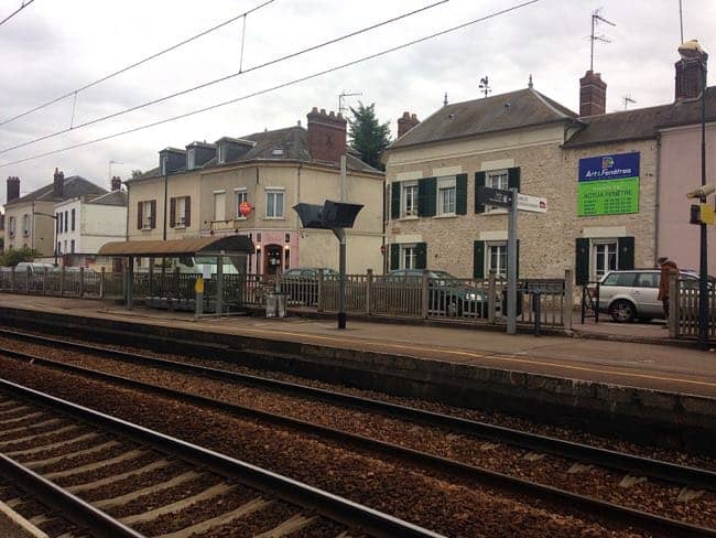Monet - train station