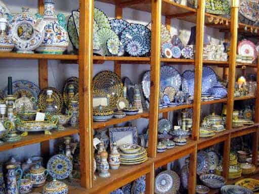 deruta-pottery-shop