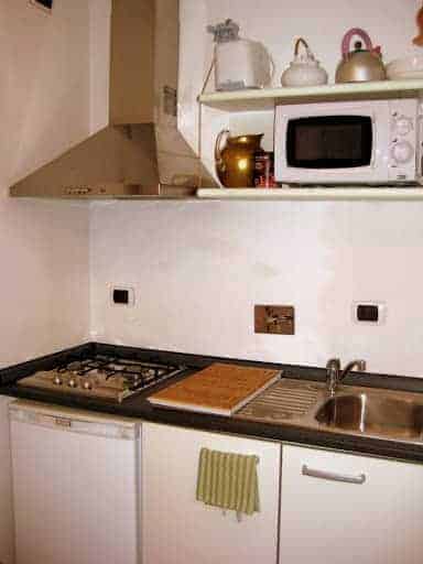monti-apartment-kitchen