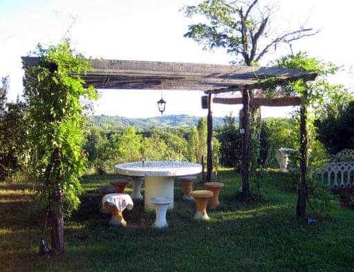 villa-sampaguita-outside-table